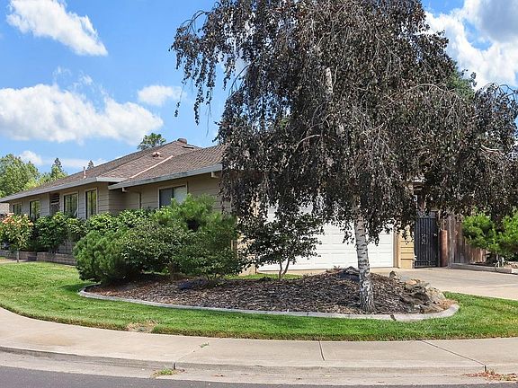 2nd image of 1138 Bradford Cir