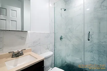 Rented by aptsandlofts.com