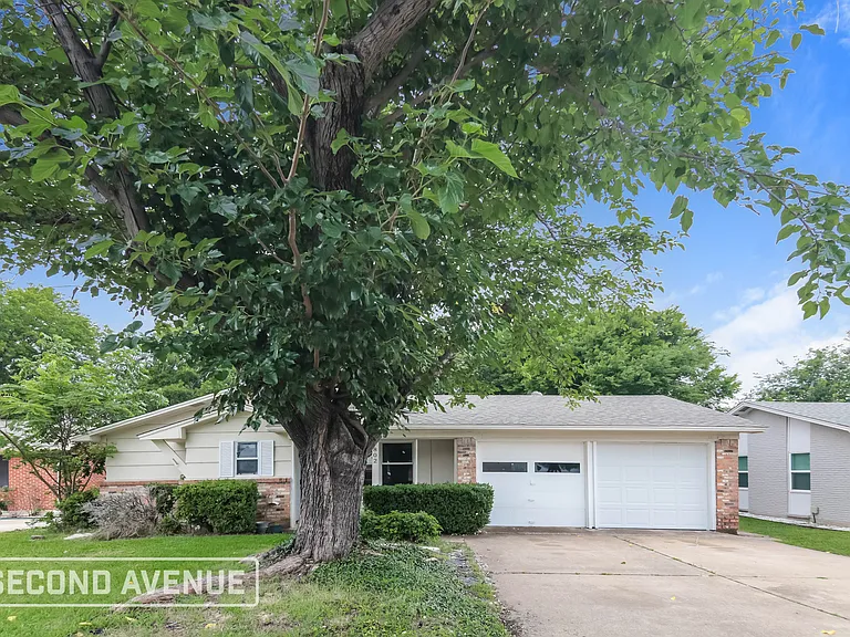 802 Memorial Dr — Photo 22