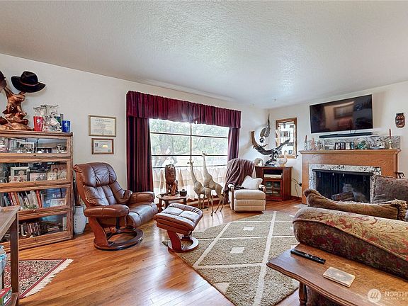 4th image of 558 Juniper Street