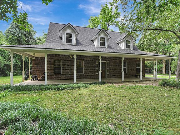 3rd image of 33207 Walnut Grove Dr