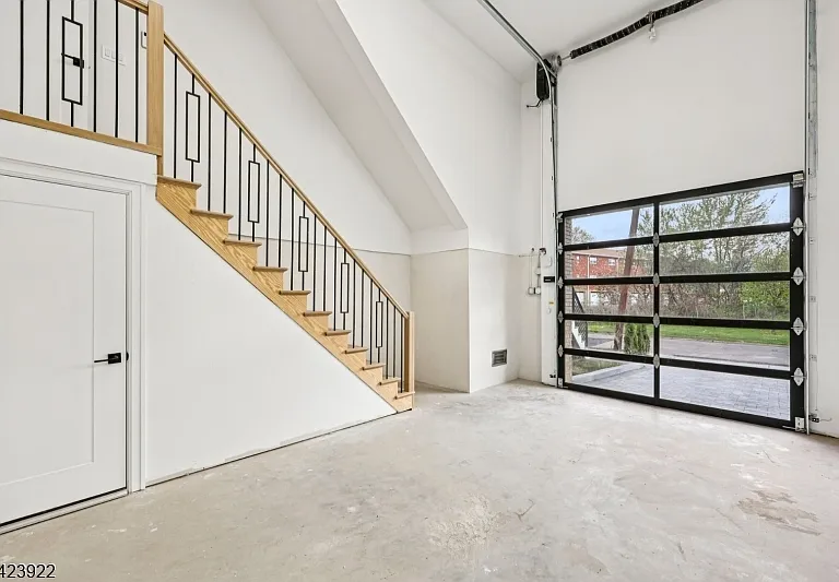51 Albany Ave — Photo 35
