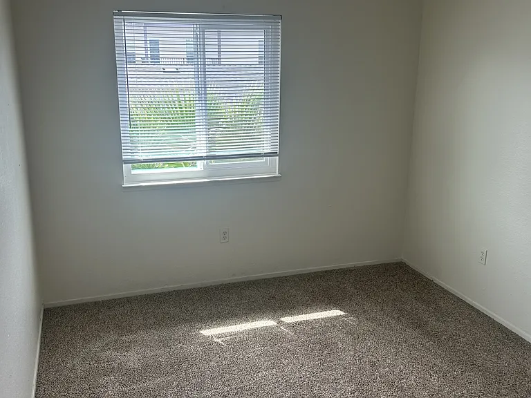 2121 Moffett Rd — Photo 9
