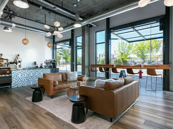 400 Claremont Avenue image 12 of 39