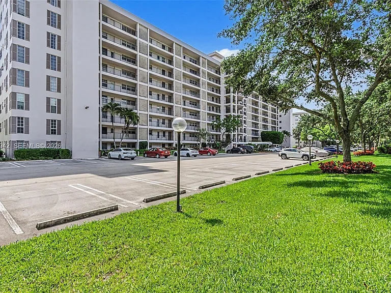 3250 N Palm Aire Dr #406 — Photo 1