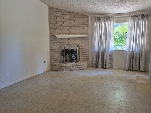 5th image of 1925 Silver Oak Way