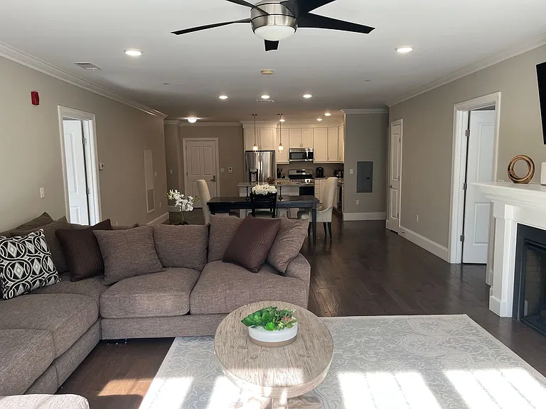 8 Island Ct #309 — Photo 10