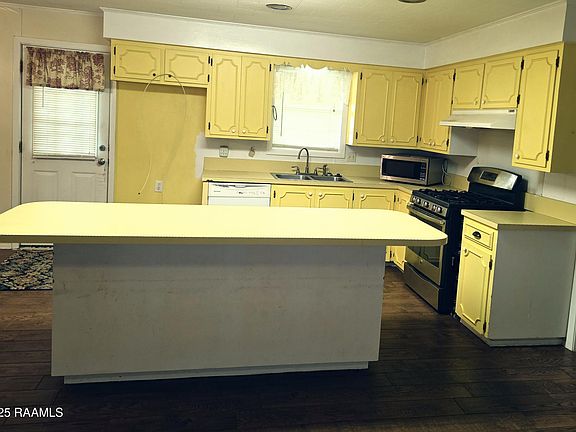 3rd image of 236 Park Ave