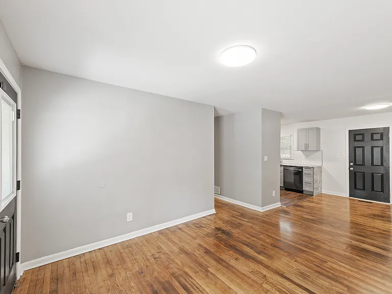 807 Bonneville Ter NW — Photo 8