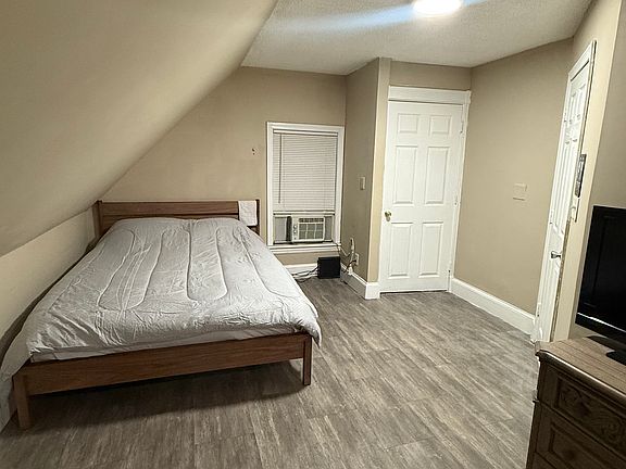 4th image of 84 Milton Ave