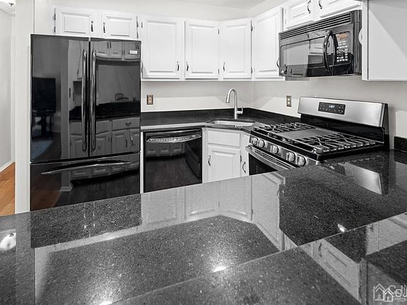 5th image of 45 Barberry Ct #2412