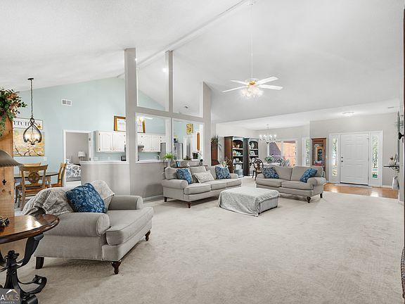 5th image of 1018 Hunters Pointe Dr
