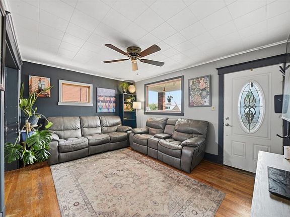 3rd image of 7909 Lloyd Ave