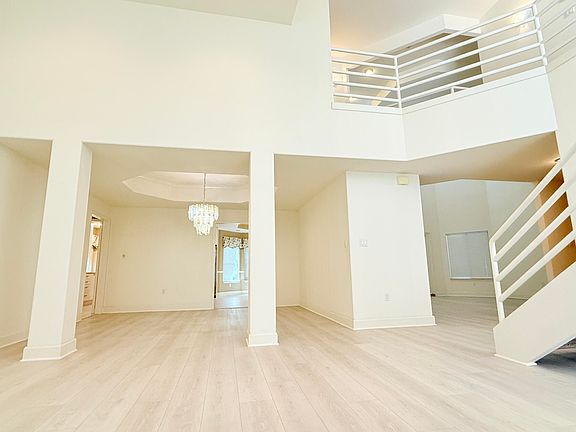 5th image of 101 Bermuda Way