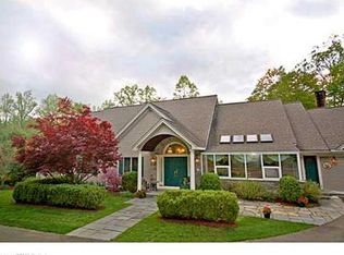 16 Keegan Dr, Bethany, CT 06524
