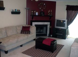 742 Woodside Trails Dr APT B, Ballwin, MO 63021