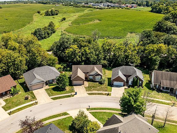 4th image of 482 Stream View Dr