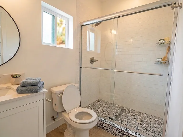 15111 Leadwell St — Photo 5
