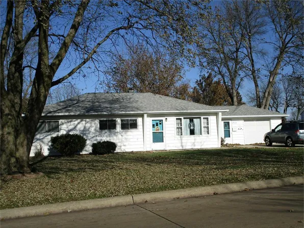 2922 Cadillac Dr, Cedar Falls, IA 50613