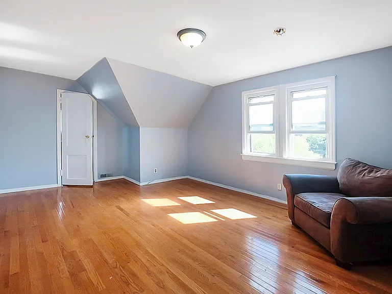 715 E 24th St #3 — Photo 4