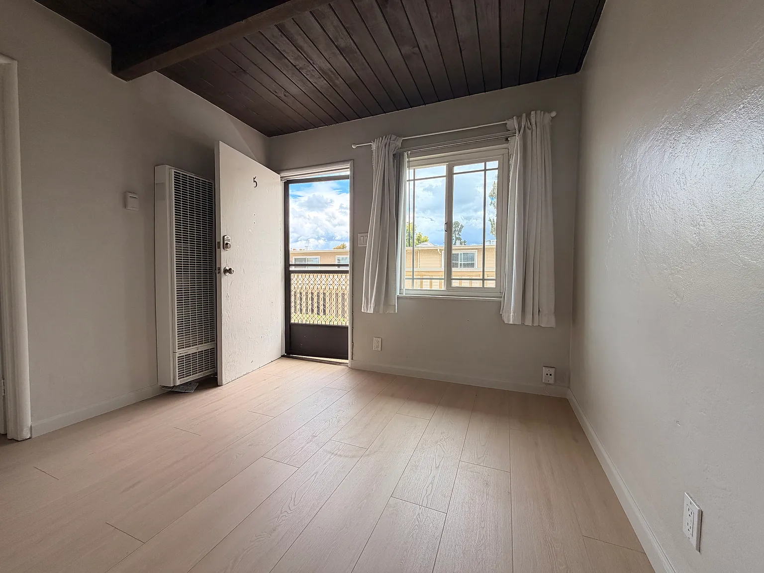 1 bed, 350 sqft, $2,200 — Photo 3