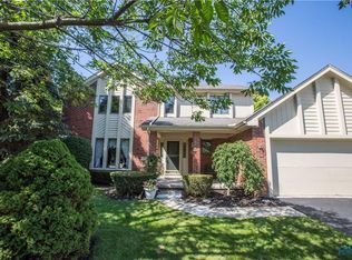 27019 Shawnee Dr, Perrysburg, OH 43551