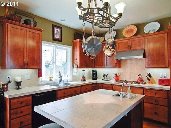 kitchen with porcelain tile
