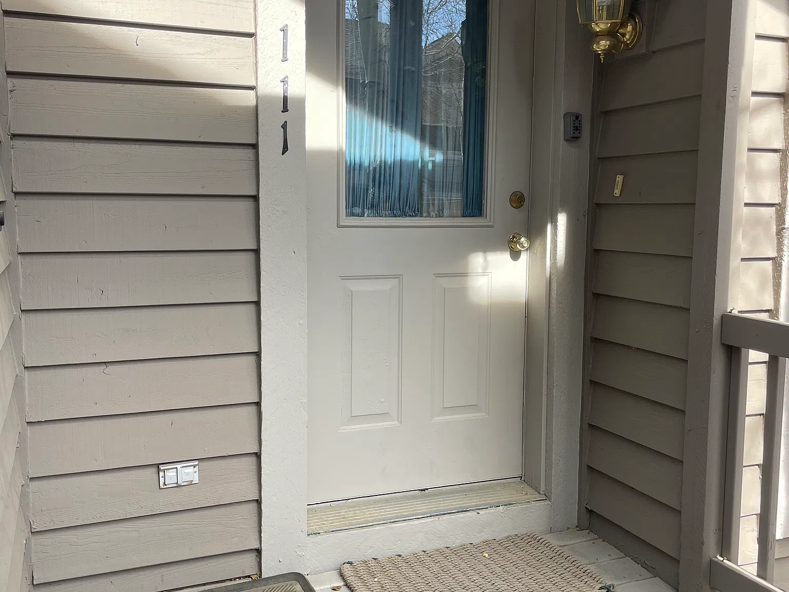 2 bed, 2.5 bath, 1348 sqft, $3,300 — Photo 2