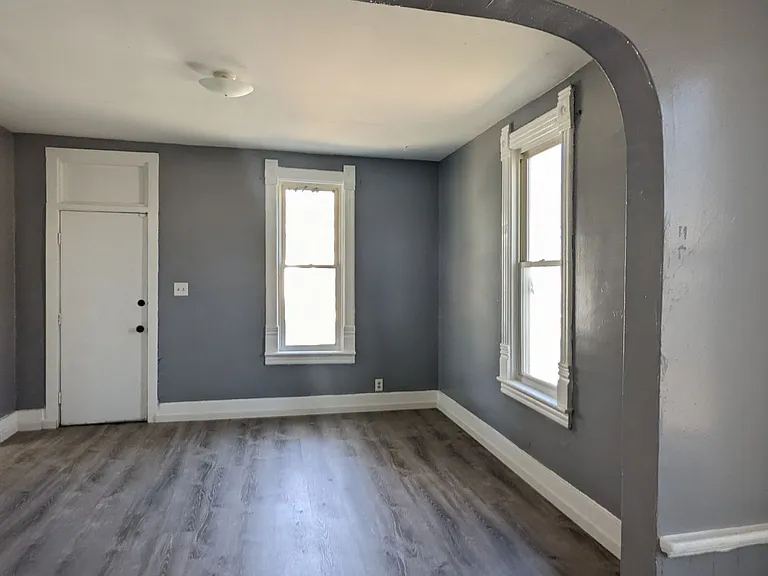 229 Washington Ave — Photo 2