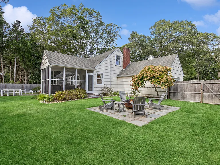 1181 Springs Fireplace Rd — Photo 25