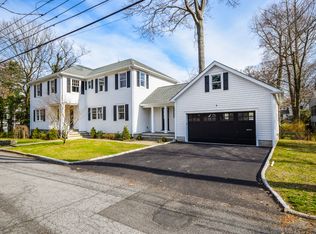 1 Shadow Ln, Larchmont, NY 10538