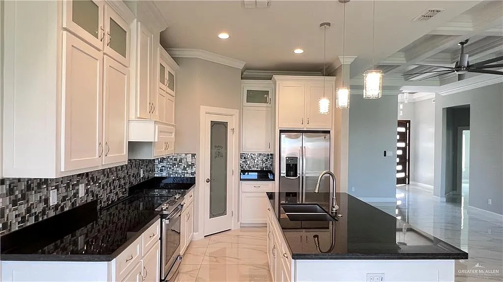 3 bed, 2.5 bath, 1650 sqft, $2,000 — Photo 4
