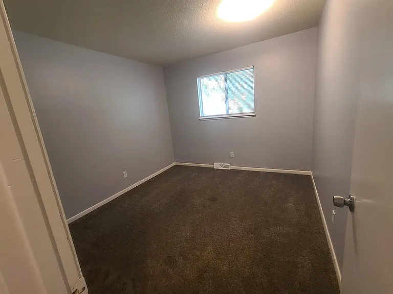 9825 Linden Cir — Photo 11