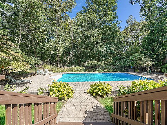 5th image of 47 Peterborough Dr