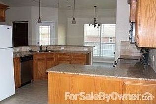 3rd image of 3413 Lauren St
