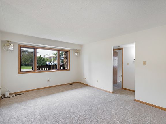4th image of 5646 W 103rd St APT 106