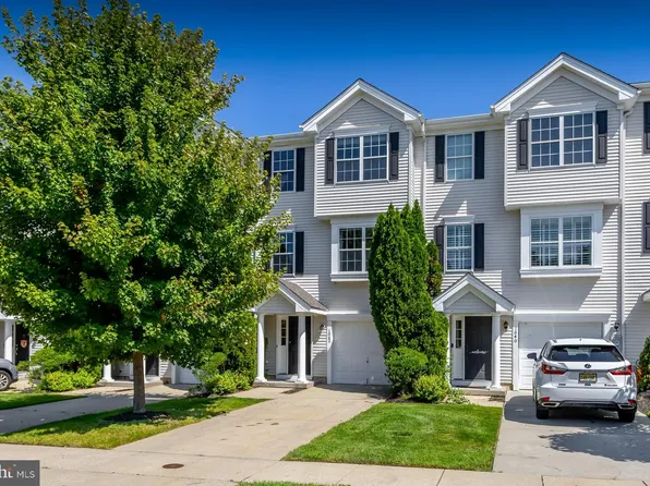 1042 Buckingham Dr, Thorofare, NJ 08086