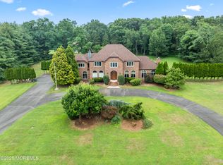 6 Peachtree Ln, Manalapan, NJ