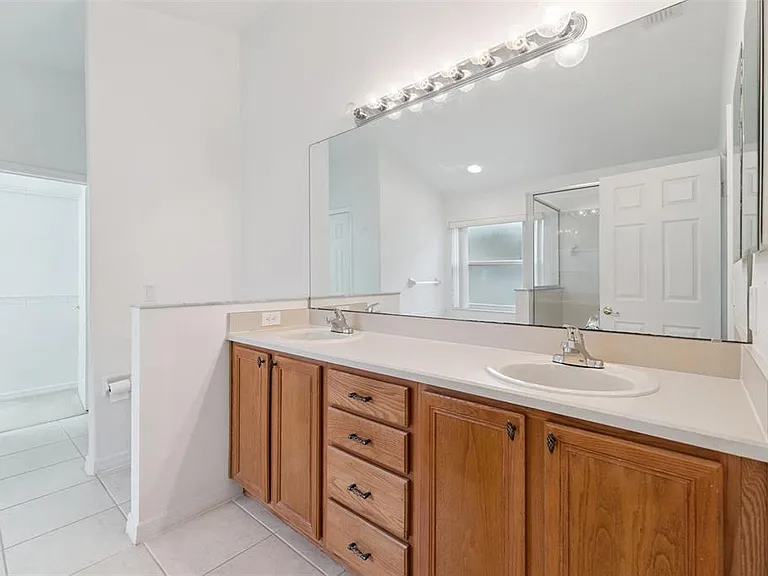 1346 Solana Cir — Photo 15