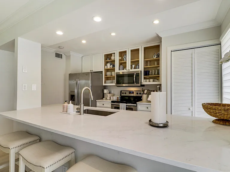 438 Brackenwood Ln S — Photo 10