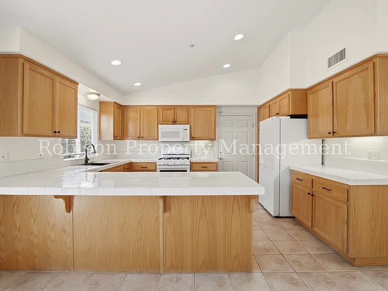 806 Galaxy Dr — Photo 10