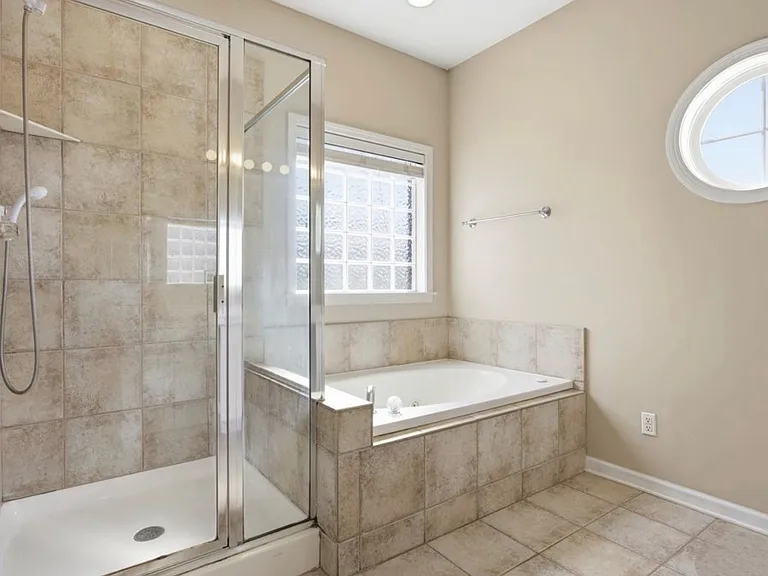 8349 Grayson Grv — Photo 17