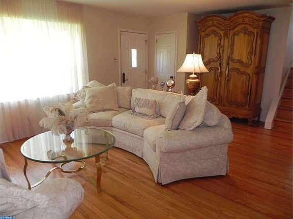 5th image of 425 Merion Dr