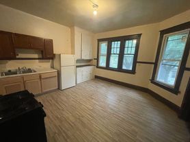 2502-2504 N 9th St./824 W Wright St. - 4 Unit, 2504 - Upper