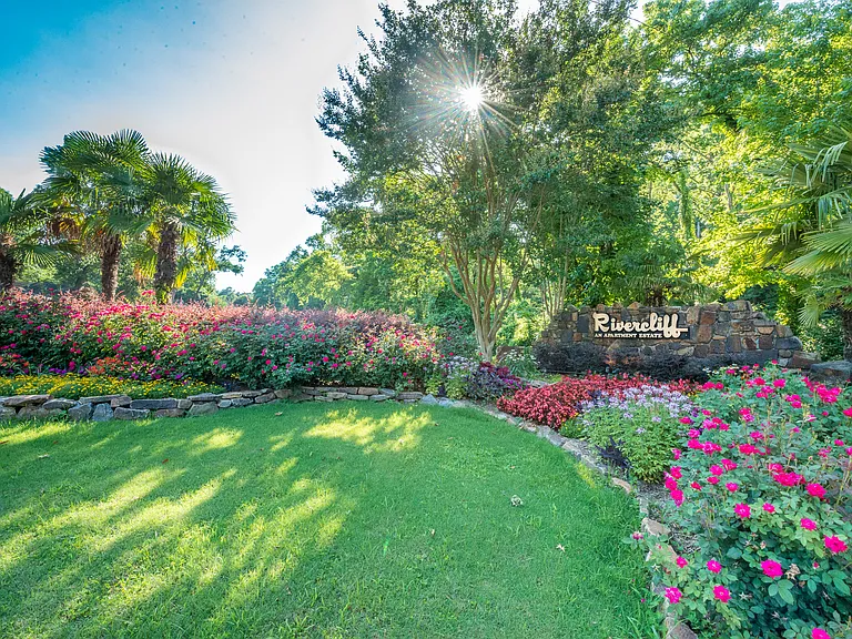 Rivercliff Estate Apartments in Little Rock, AR