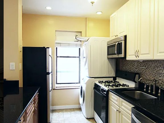 3rd image of 320 W 111th St APT 19