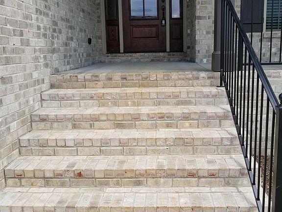 3rd image of 640 Twin View Dr