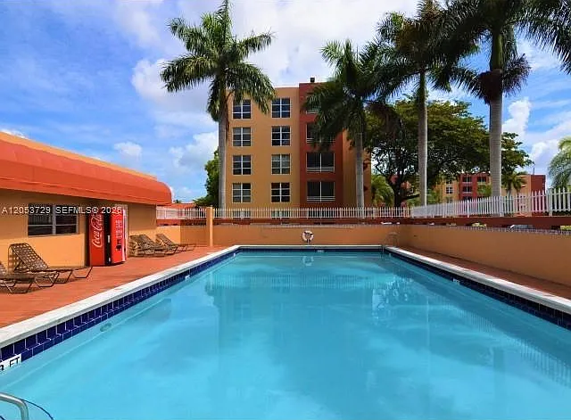 2 bed, 2.0 bath, 900 sqft, $2,294 — Photo 1