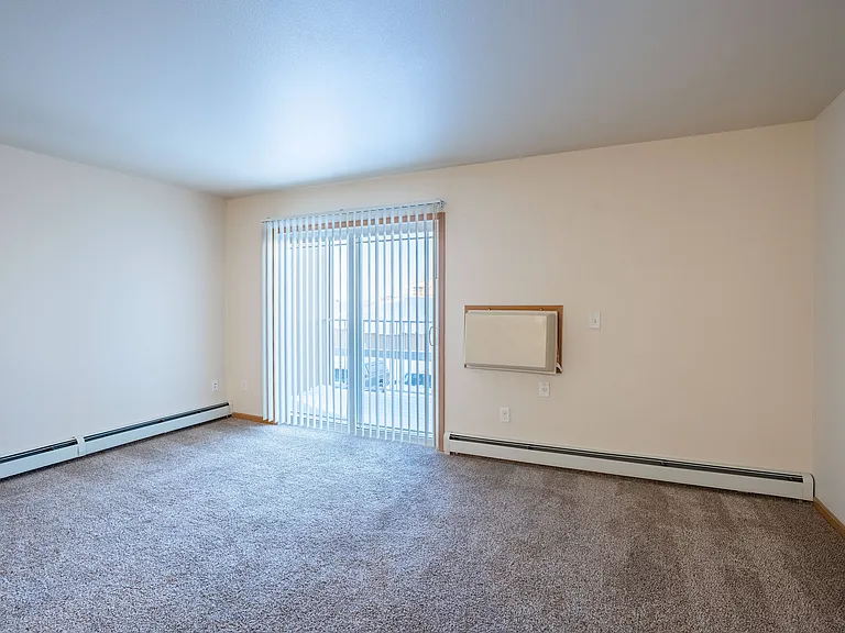 Moorhead, MN Sandy Creek Apartments | 11B | Living