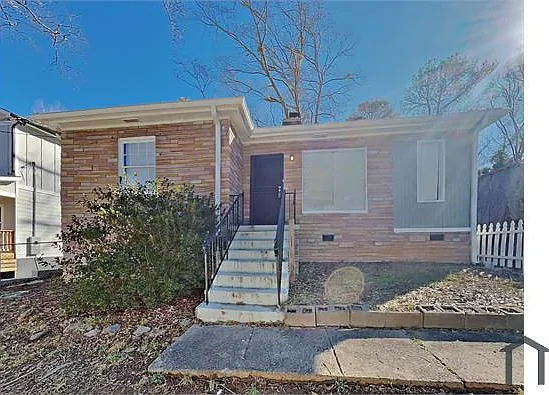 1284 Westmont Rd SW — Photo 1